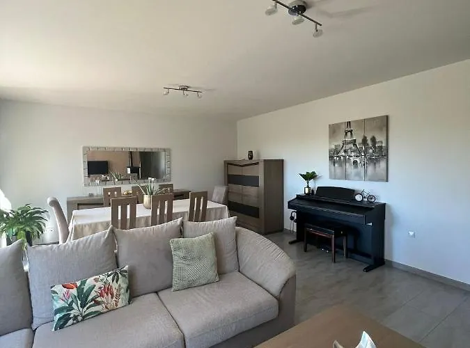 Tout Confort Avec Piscine Villa